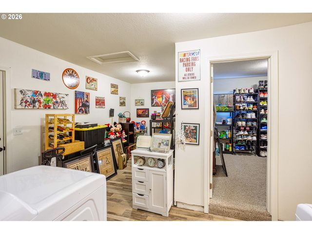 8715 Ne CLACKAMAS St, Portland, OR 97220