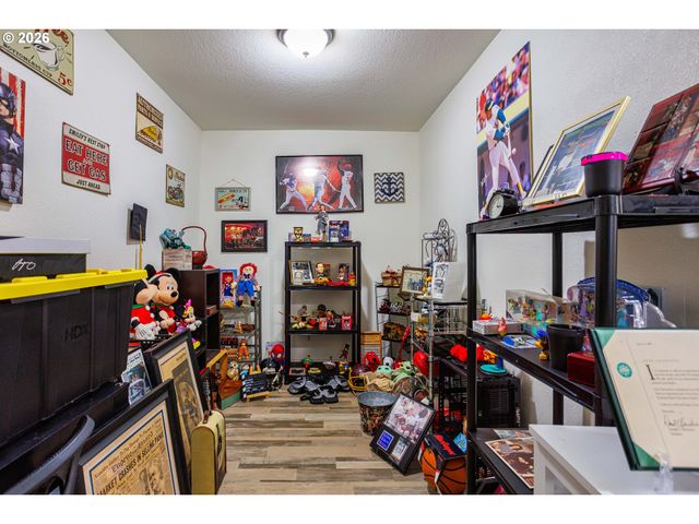 8715 Ne CLACKAMAS St, Portland, OR 97220