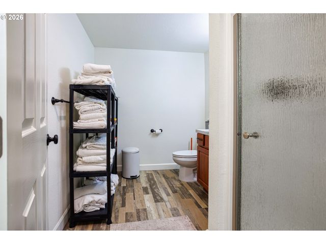 8715 Ne CLACKAMAS St, Portland, OR 97220