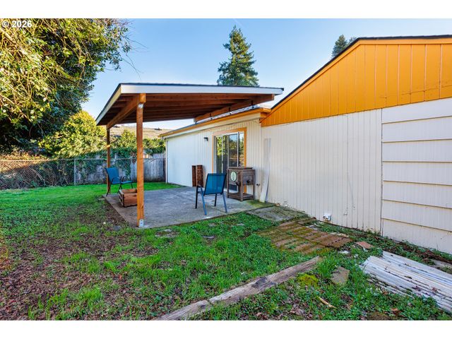 8715 Ne CLACKAMAS St, Portland, OR 97220