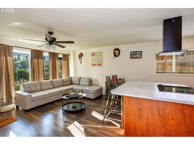 8715 Ne CLACKAMAS St, Portland, OR 97220