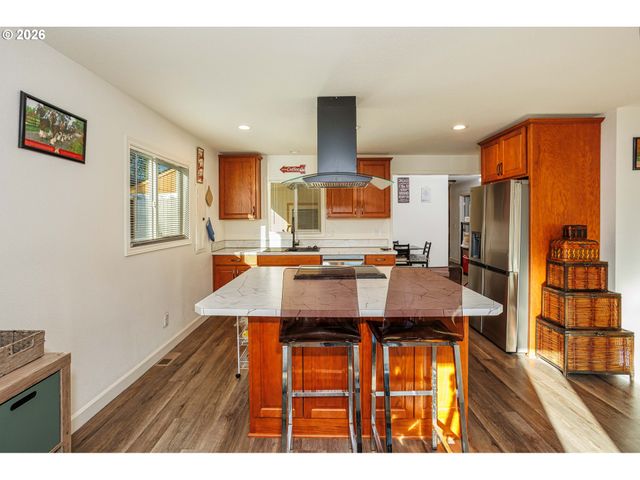 8715 Ne CLACKAMAS St, Portland, OR 97220