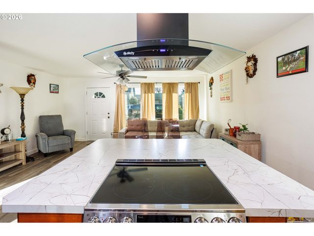 8715 Ne CLACKAMAS St, Portland, OR 97220