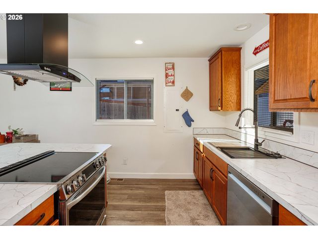 8715 Ne CLACKAMAS St, Portland, OR 97220