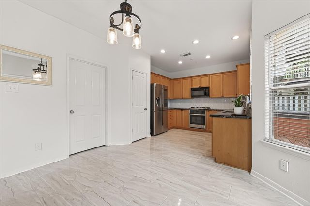 171 W Sundance Circle, The Woodlands, TX 77382