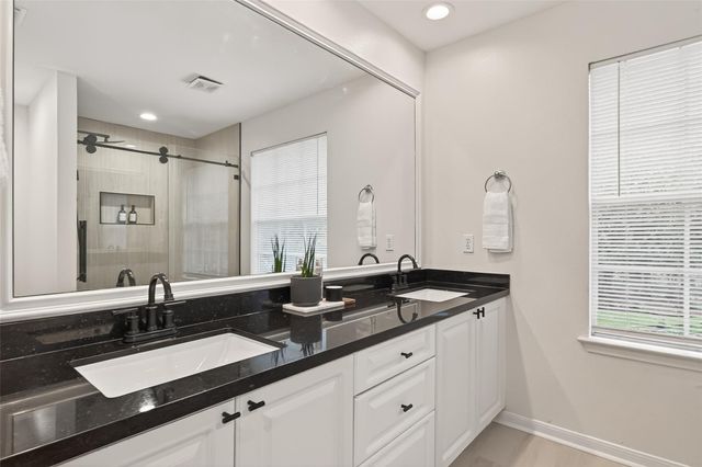 171 W Sundance Circle, The Woodlands, TX 77382