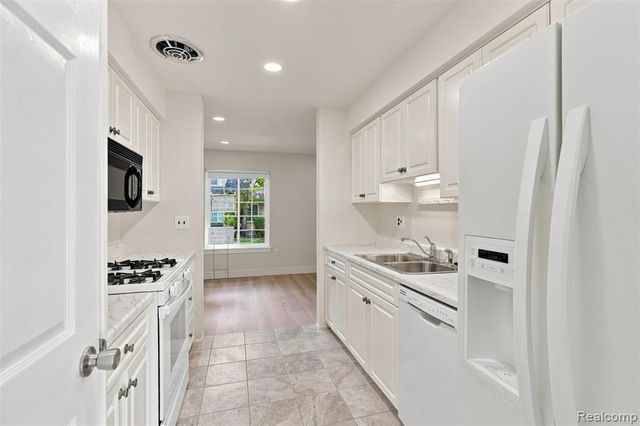 1813 Wickham, Royal Oak, MI 48073