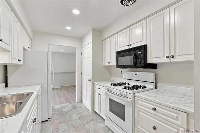 1813 Wickham, Royal Oak, MI 48073