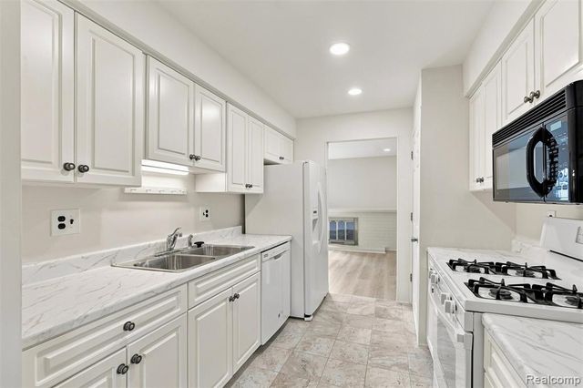 1813 Wickham, Royal Oak, MI 48073