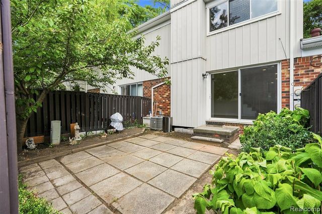 1813 Wickham, Royal Oak, MI 48073