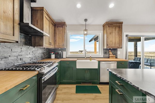 587 Springbrook Lane, St Anthony, ID 83445