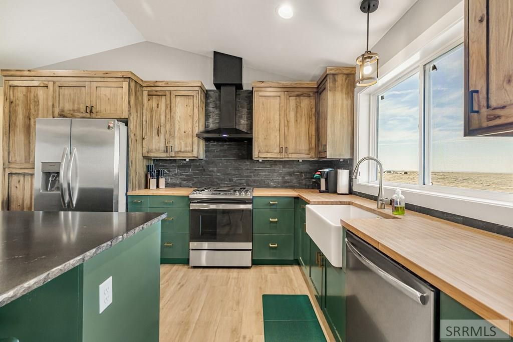 Image 10 of property listing at 587 Springbrook Lane, St Anthony, ID 83445