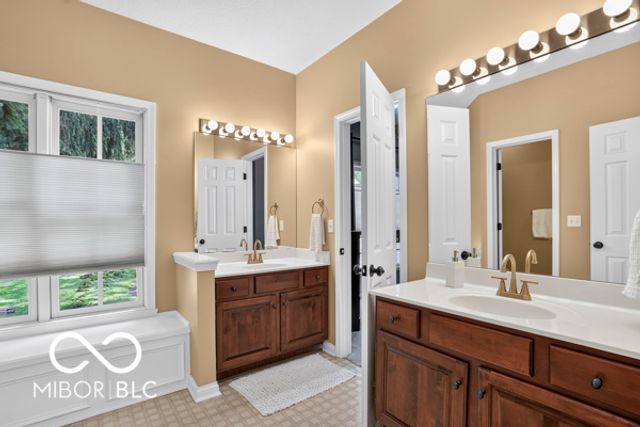 10504 Chestnut Hill Circle, Fishers, IN 46037