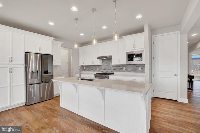 141 MOOREFIELD ST, Mechanicsburg, PA 17055