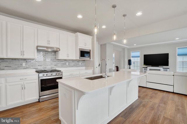 141 MOOREFIELD ST, Mechanicsburg, PA 17055