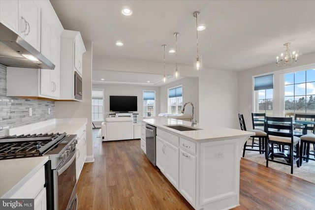 141 MOOREFIELD ST, Mechanicsburg, PA 17055