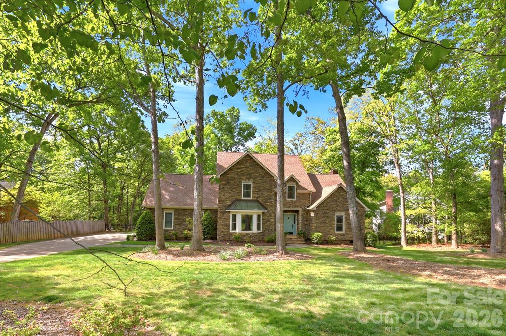 8200 Asheley Glen Drive, Mint Hill, NC 28227