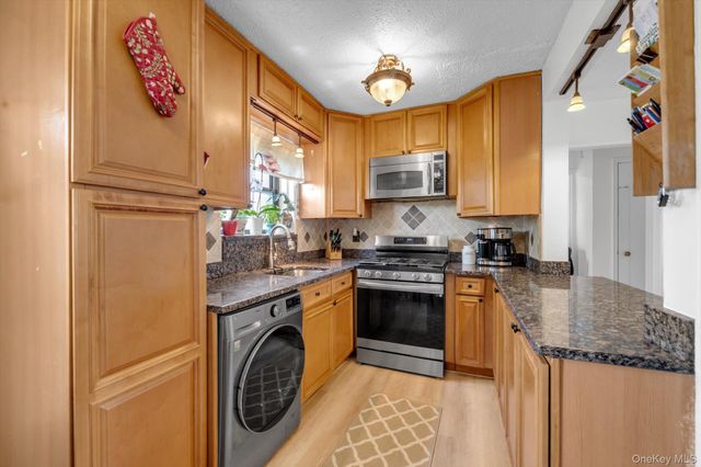 67-65 136th Street B, Flushing, NY 11367