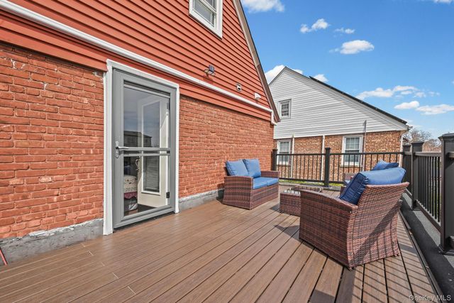 6 Dubonnet Road, Valley Stream, NY 11581