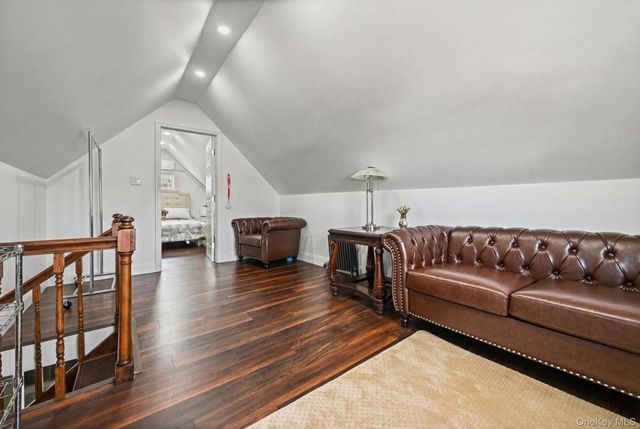 6 Dubonnet Road, Valley Stream, NY 11581