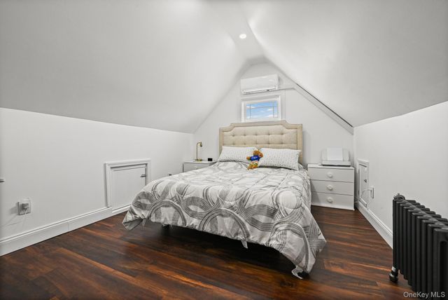 6 Dubonnet Road, Valley Stream, NY 11581