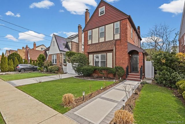 6 Dubonnet Road, Valley Stream, NY 11581