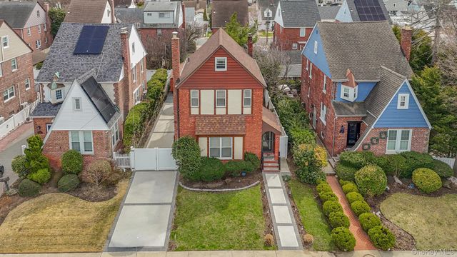 6 Dubonnet Road, Valley Stream, NY 11581