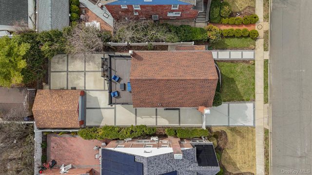 6 Dubonnet Road, Valley Stream, NY 11581