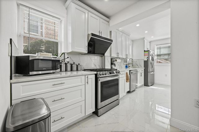 6 Dubonnet Road, Valley Stream, NY 11581