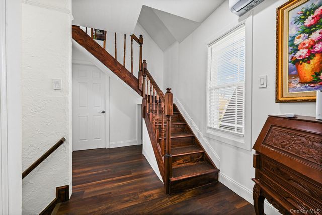 6 Dubonnet Road, Valley Stream, NY 11581