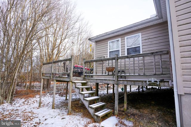 1935 OGDEN DR, Blakeslee, PA 18610