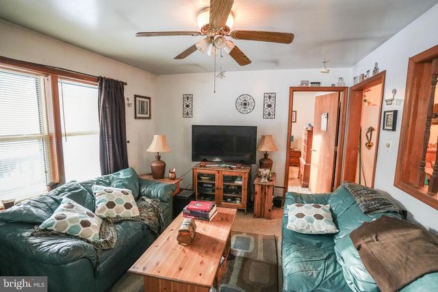 1935 OGDEN DR, Blakeslee, PA 18610