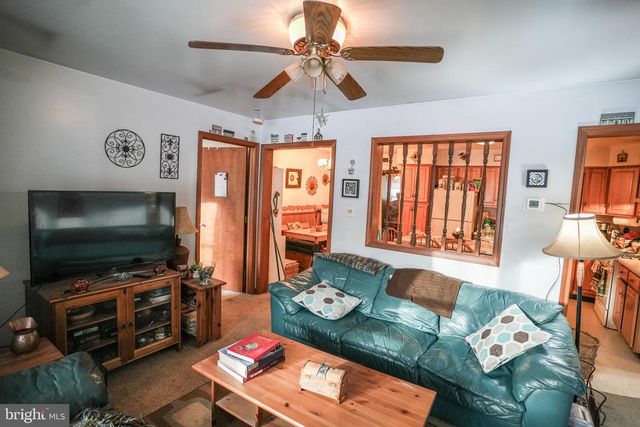 1935 OGDEN DR, Blakeslee, PA 18610