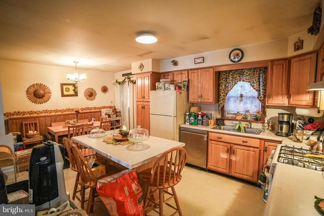 1935 OGDEN DR, Blakeslee, PA 18610