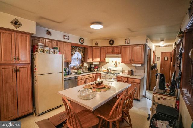 1935 OGDEN DR, Blakeslee, PA 18610