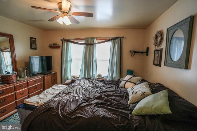 1935 OGDEN DR, Blakeslee, PA 18610