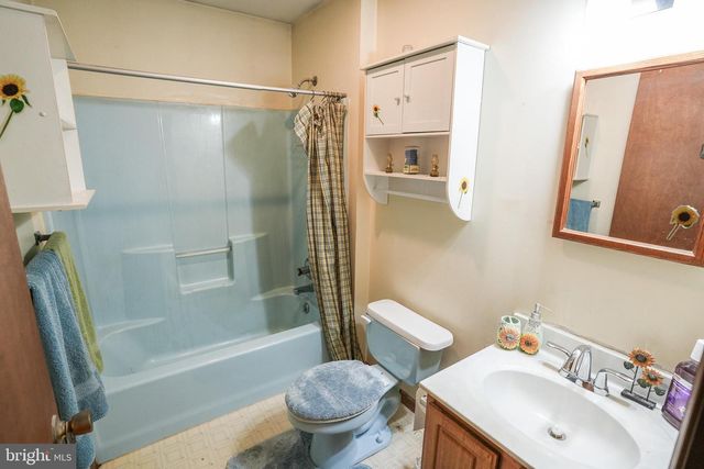 1935 OGDEN DR, Blakeslee, PA 18610