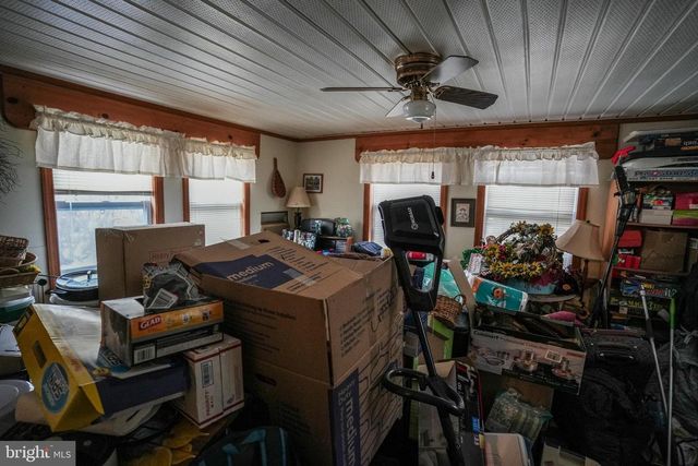 1935 OGDEN DR, Blakeslee, PA 18610