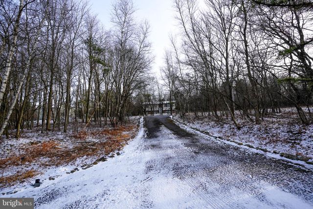 1935 OGDEN DR, Blakeslee, PA 18610