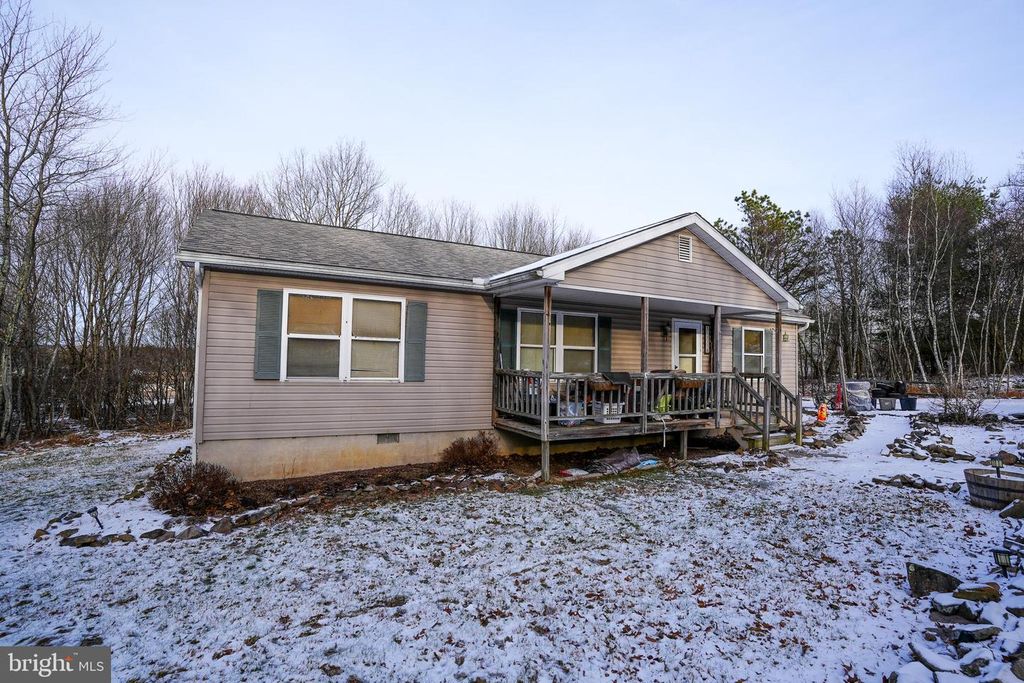 1935 OGDEN DR, Blakeslee, PA 18610