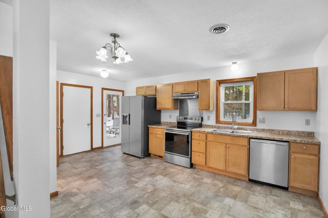 13 Smoke Ridge Road, Queensbury, NY 12804