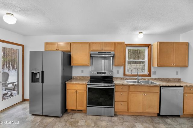 13 Smoke Ridge Road, Queensbury, NY 12804