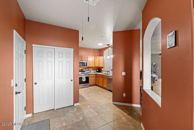 518 W Parkwood Court, Green Valley, AZ 85614