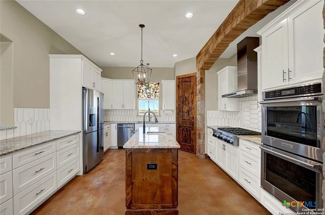 3498 County Road 215, Falls City, TX 78113