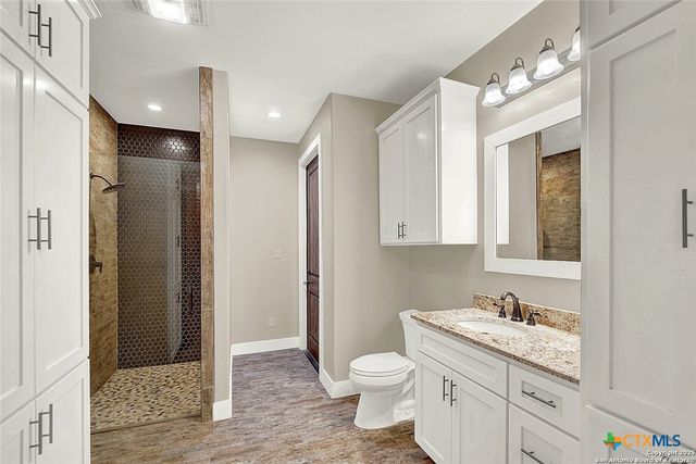 3498 County Road 215, Falls City, TX 78113