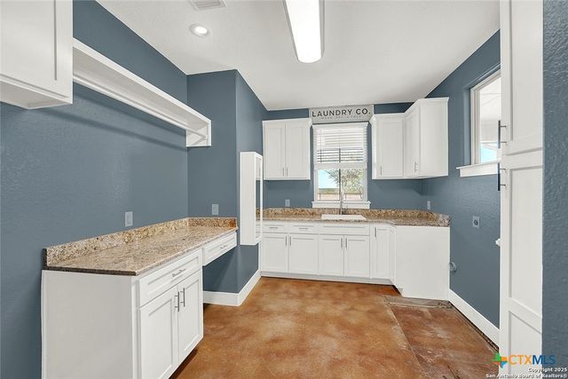 3498 County Road 215, Falls City, TX 78113