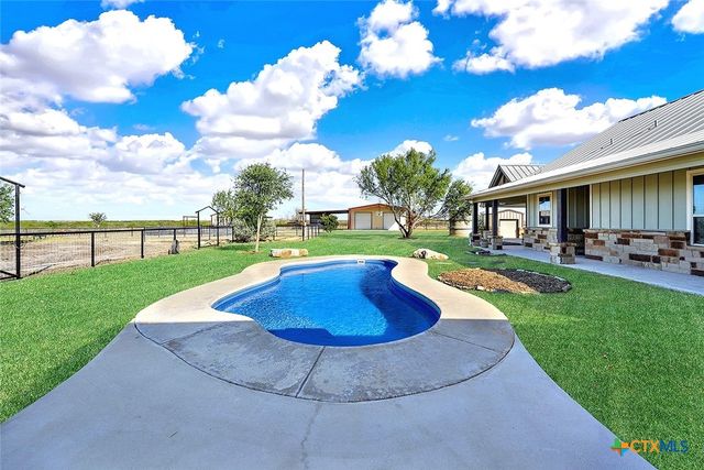 3498 County Road 215, Falls City, TX 78113