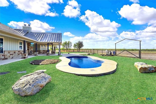 3498 County Road 215, Falls City, TX 78113