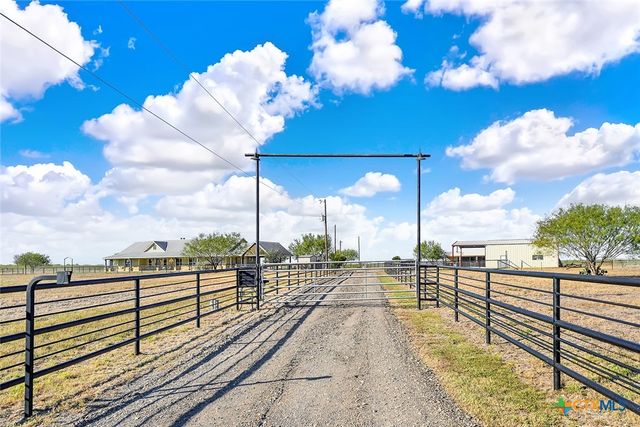 3498 County Road 215, Falls City, TX 78113