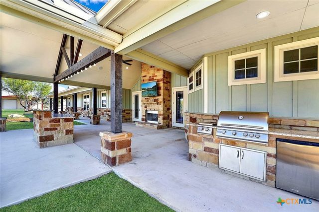 3498 County Road 215, Falls City, TX 78113